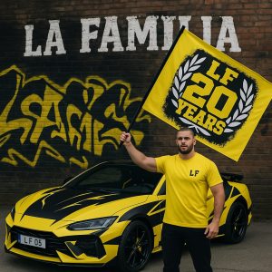 עונת 24-25 דגל צהוב 20 שנה לארגון LA FAMILIA גודל 90*1.50(דגל מס' 16)