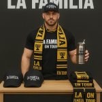 עונת 25/26 ערכת ON TOUR הכוללת; צעיף כותנה, כובע קסקט, טרמוס + בונוס ערכת 6 מדבקות מיוחדות לחו״ל, במתנה!!