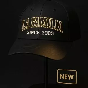 עונת 25-26 כובע קסקט רקמה  La familia (מספר 2)